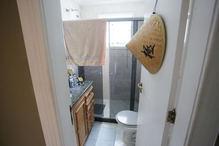 Casa de condomínio à venda com 600m², 4 quartos e 5 vagasBanheiro da Suíte 2