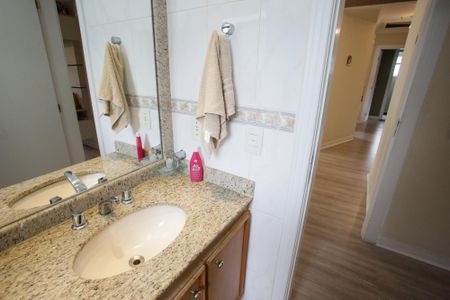 Casa de condomínio à venda com 600m², 4 quartos e 5 vagasBanheiro da Suíte 4