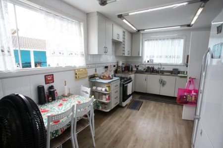 Casa de condomínio à venda com 600m², 4 quartos e 5 vagasCozinha