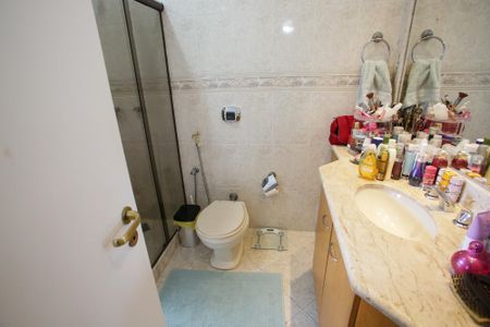 Casa de condomínio à venda com 600m², 4 quartos e 5 vagasBanheiro da Suíte 1