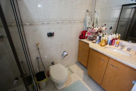 Casa de condomínio à venda com 600m², 4 quartos e 5 vagasBanheiro da Suíte 1