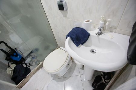 Casa de condomínio à venda com 600m², 4 quartos e 5 vagasBanheiro de Serviço