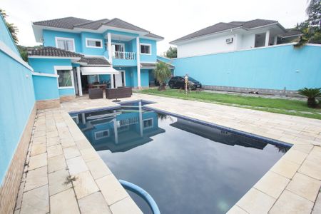 Casa de condomínio à venda com 600m², 4 quartos e 5 vagasPiscina