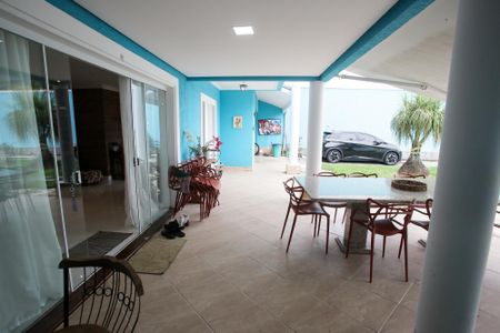 Casa de condomínio à venda com 600m², 4 quartos e 5 vagasVaranda