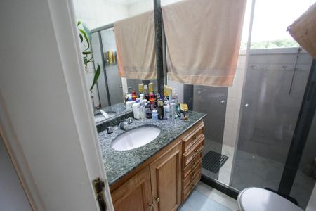 Casa de condomínio à venda com 600m², 4 quartos e 5 vagasBanheiro da Suíte 2