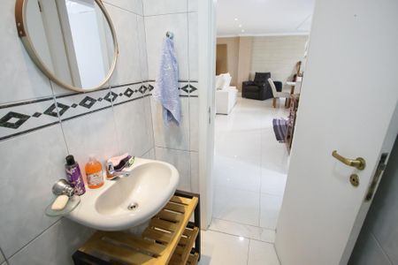 Casa de condomínio à venda com 600m², 4 quartos e 5 vagasLavabo