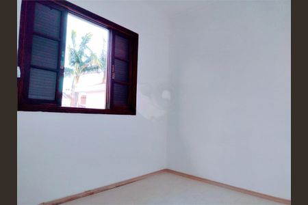 Casa à venda com 3 quartos, 132m² em Parque Maria Domitila, São Paulo