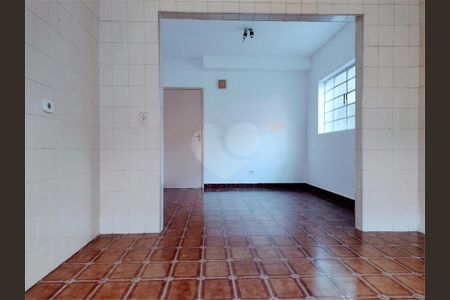 Casa à venda com 3 quartos, 132m² em Parque Maria Domitila, São Paulo