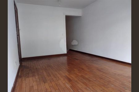 Casa à venda com 3 quartos, 132m² em Parque Maria Domitila, São Paulo