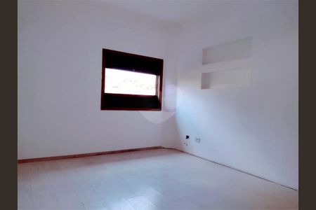 Casa à venda com 3 quartos, 132m² em Parque Maria Domitila, São Paulo