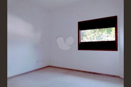 Casa à venda com 3 quartos, 132m² em Parque Maria Domitila, São Paulo