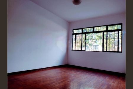 Casa à venda com 3 quartos, 132m² em Parque Maria Domitila, São Paulo