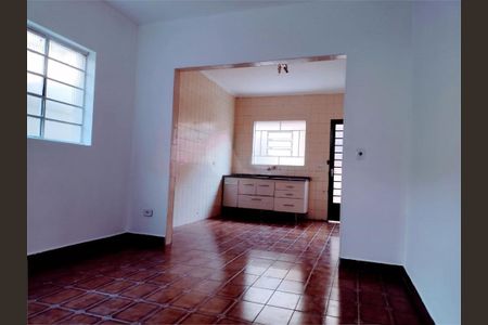 Casa à venda com 3 quartos, 132m² em Parque Maria Domitila, São Paulo