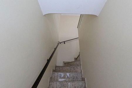 Escada para o 1º Piso de casa para alugar com 2 quartos, 80m² em Embaré, Santos