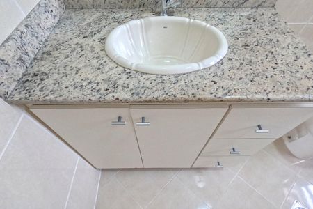 Casa para alugar com 80m², 2 quartos e sem vagaBanheiro - 1º Piso