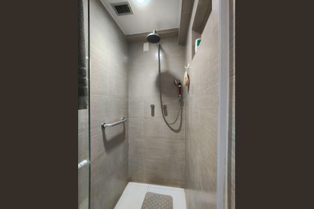 Apartamento para alugar com 70m², 2 quartos e 1 vaga Apartamento para alugar com 70m², 2 quartos e 1 vagaBanheiro da Suíte