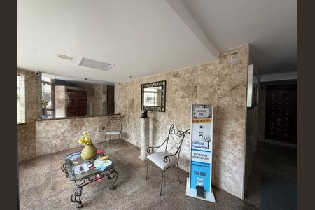 Apartamento à venda com 60m², 2 quartos e 1 vaga Apartamento à venda com 60m², 2 quartos e 1 vagaHall