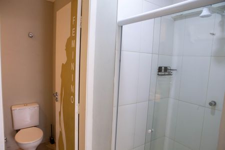 Banheiro de kitnet/studio para alugar com 1 quarto, 17m² em Butantã, São Paulo