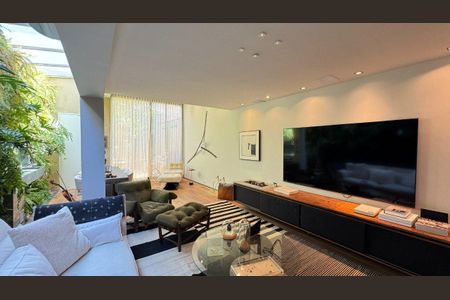 Casa à venda com 2 quartos, 250m² em Vila Nova Conceição, São Paulo