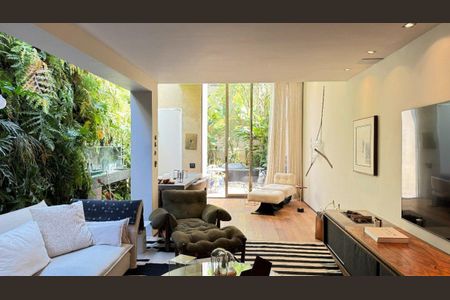 Casa à venda com 2 quartos, 250m² em Vila Nova Conceição, São Paulo