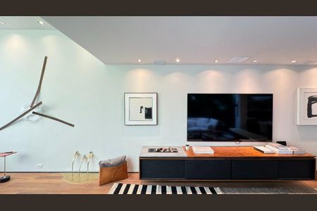 Casa à venda com 2 quartos, 250m² em Vila Nova Conceição, São Paulo