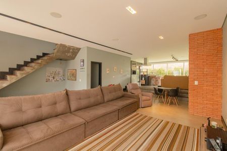 Casa de condomínio para alugar com 301m², 3 quartos e 4 vagasSala