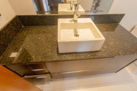 Casa de condomínio para alugar com 301m², 3 quartos e 4 vagasBanheiro da Suite 2