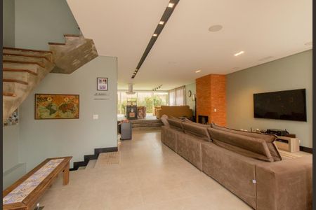 Casa de condomínio para alugar com 301m², 3 quartos e 4 vagasSala