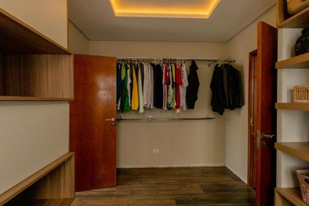 Casa de condomínio para alugar com 301m², 3 quartos e 4 vagasCloset da suíte 1