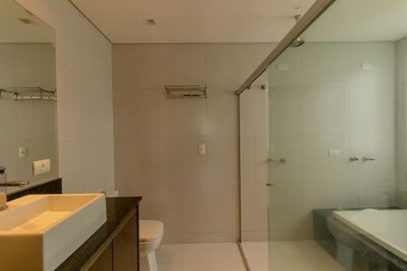 Casa de condomínio para alugar com 301m², 3 quartos e 4 vagasBanheiro da Suíte 1