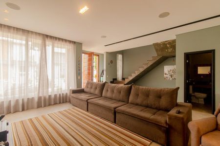 Sala de casa de condomínio para alugar com 3 quartos, 301m² em Pilarzinho, Curitiba