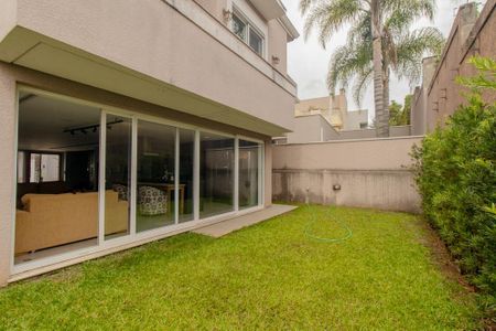Casa de condomínio para alugar com 301m², 3 quartos e 4 vagasQuintal