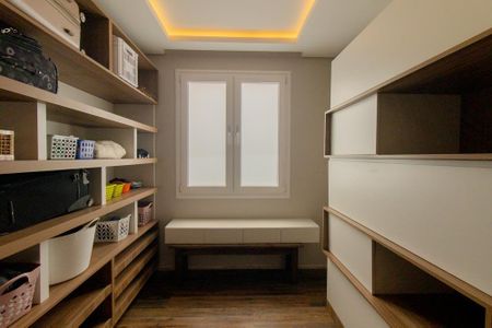 Casa de condomínio para alugar com 301m², 3 quartos e 4 vagasCloset da suíte 1
