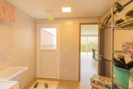 Casa de condomínio para alugar com 301m², 3 quartos e 4 vagasÁrea de Serviço