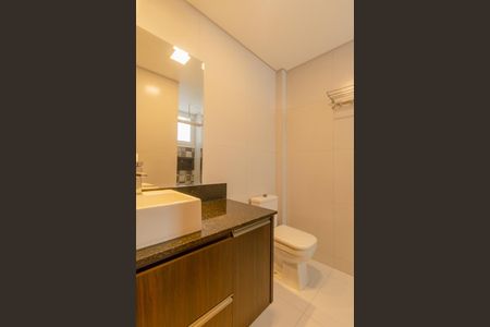 Casa de condomínio para alugar com 301m², 3 quartos e 4 vagasBanheiro da Suite 2