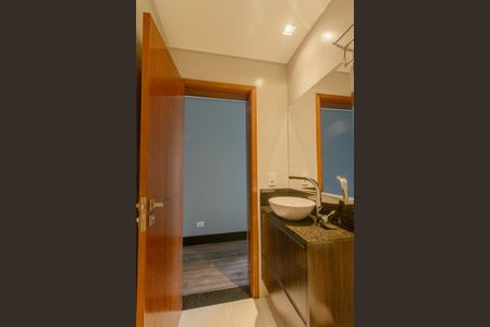 Casa de condomínio para alugar com 301m², 3 quartos e 4 vagasBanheiro Social