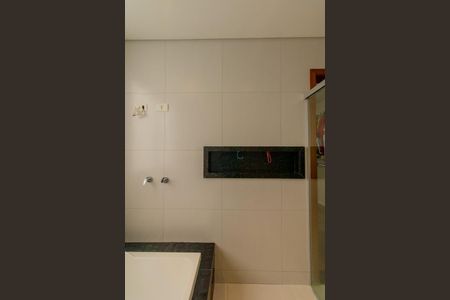 Casa de condomínio para alugar com 301m², 3 quartos e 4 vagasBanheiro da Suíte 1