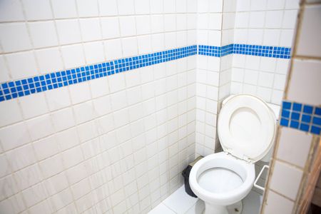 Banheiro de kitnet/studio para alugar com 1 quarto, 17m² em Butantã, São Paulo