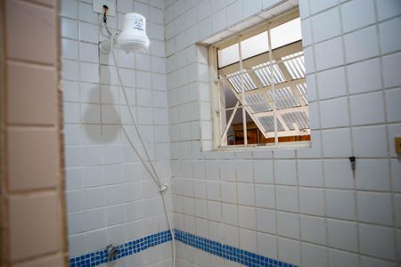 Banheiro de kitnet/studio para alugar com 1 quarto, 17m² em Butantã, São Paulo