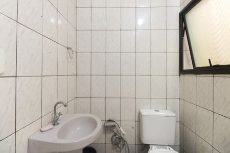 Casa à venda com 140m², 2 quartos e 2 vagasBanheiro Suíte 