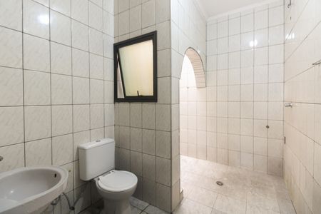 Casa à venda com 140m², 2 quartos e 2 vagasBanheiro Suíte 