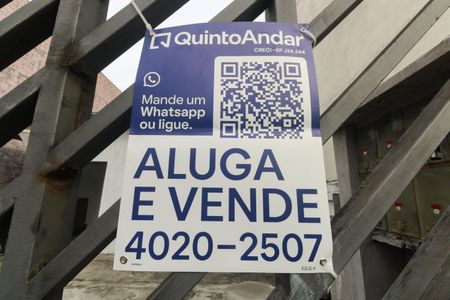 Casa à venda com 140m², 2 quartos e 2 vagasFachada - Placa Código EZLE-4