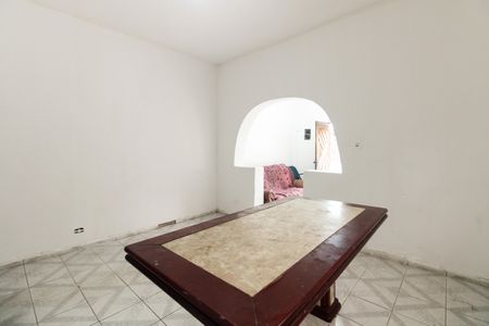 Casa à venda com 140m², 2 quartos e 2 vagasSala 