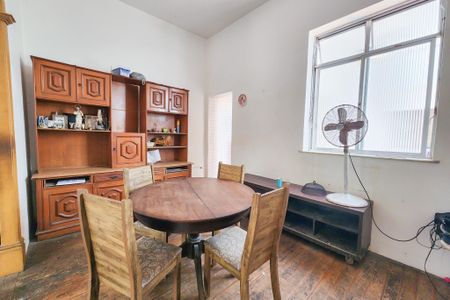 Casa para alugar com 200m², 6 quartos e 1 vagaSala