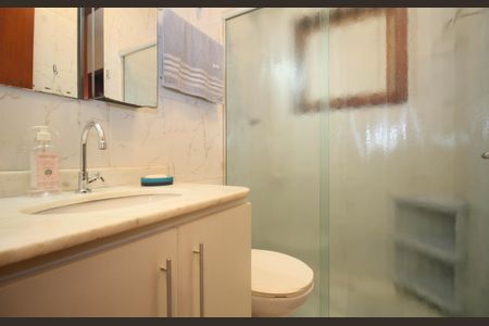 Casa de condomínio à venda com 182m², 3 quartos e 2 vagasBanheiro 2