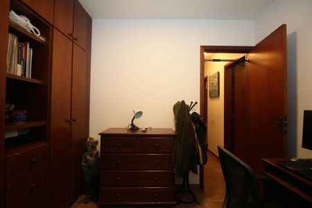 Casa de condomínio à venda com 182m², 3 quartos e 2 vagasQuarto 2