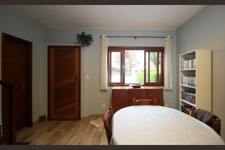 Casa de condomínio à venda com 182m², 3 quartos e 2 vagasSala