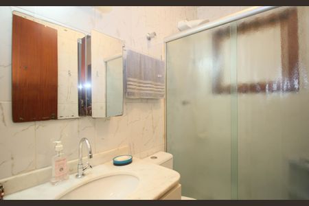 Casa de condomínio à venda com 182m², 3 quartos e 2 vagasBanheiro 1