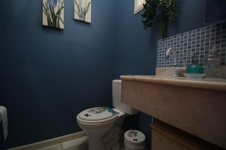 Casa de condomínio à venda com 182m², 3 quartos e 2 vagasLavabo