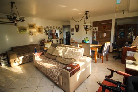 Sala de apartamento à venda com 3 quartos, 140m² em Medianeira, Porto Alegre